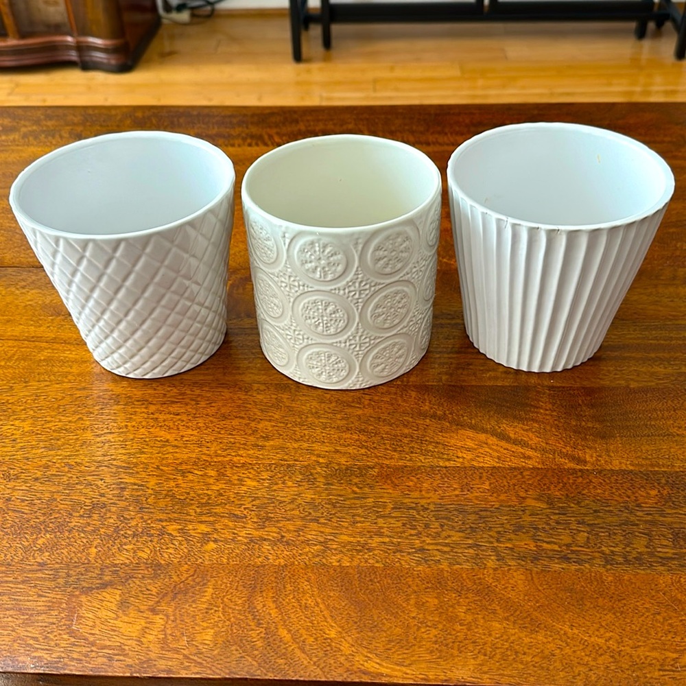 3 White Planters